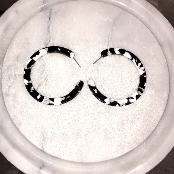 5/$25 Black & White Hoop Earrings - Picture 1 of 1